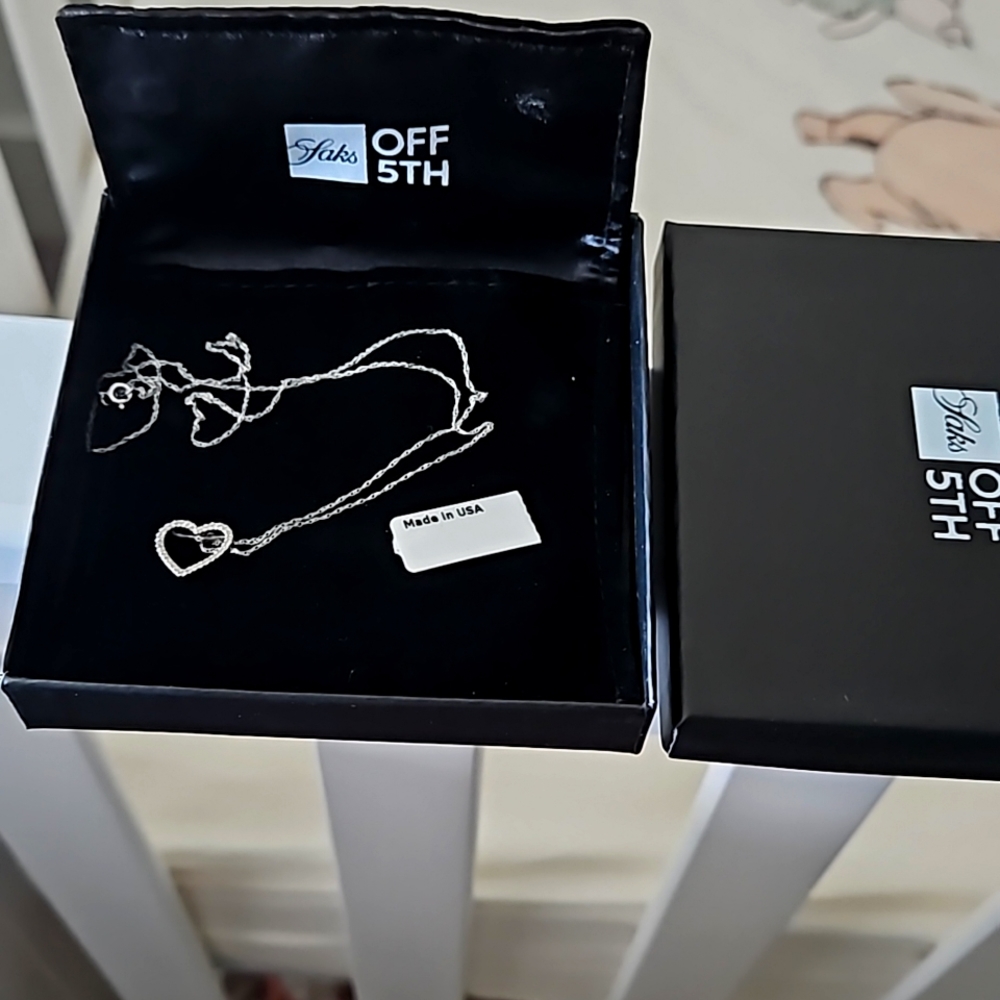 14K white gold diamond heart necklace
